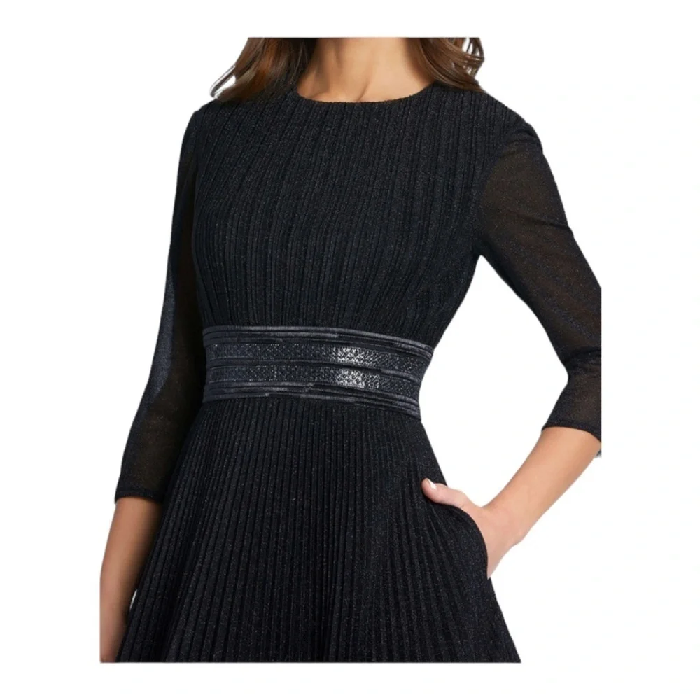 Mac Duggal Shimmering Pleated A-Line Gown in Black NWT - Picture 3 of 11